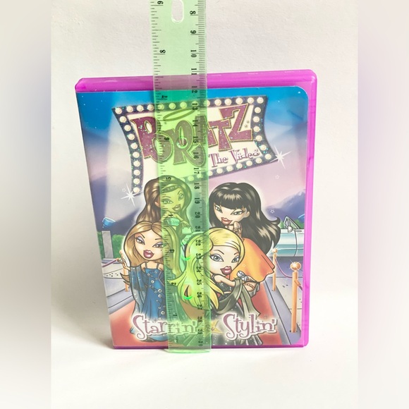 2004 Bratz Starrin’ & Stylin’ DVD Movie - Picture 9 of 9